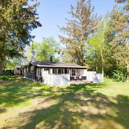 Three-bedroom Holiday In Rodby 26 * Kramnitse